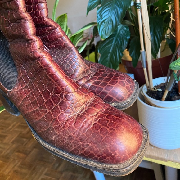 FREE LANCE PARIS BURGUNDY CROC EMBOSSED LEATHER SIDE ELASTIC TALL BOOTS - Picture 6 of 16